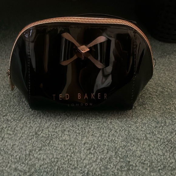 Ted Baker Makeup Case With Bow And Rose Gold Accents - Picture 1 of 5